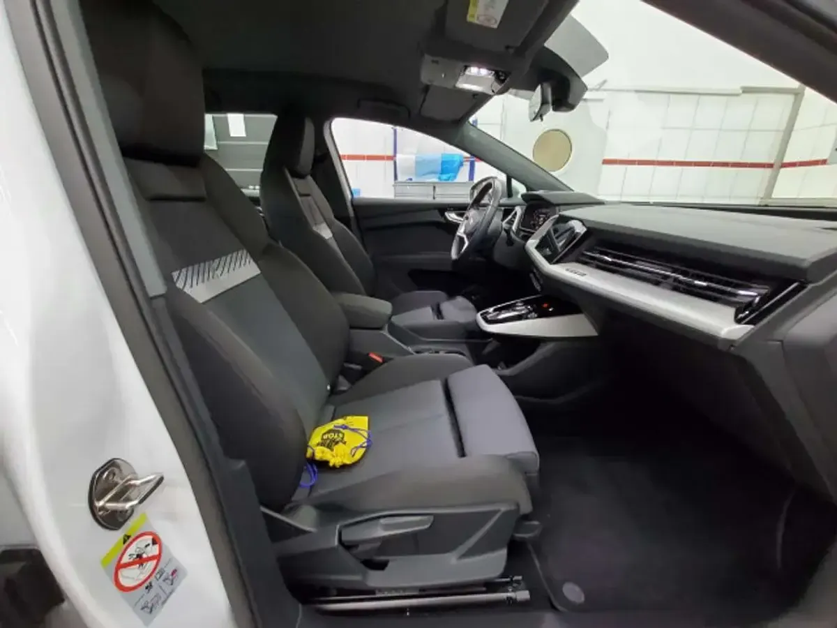 Second-hand Audi Q4 e-tron Comfort 150 kW (204 CP) 2023 Alb SUV