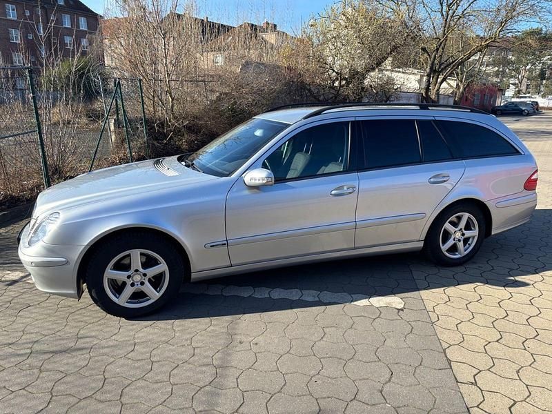 Gebraucht Mercedes E200 163 PS (119 kW) 2005 Silber Kombi
