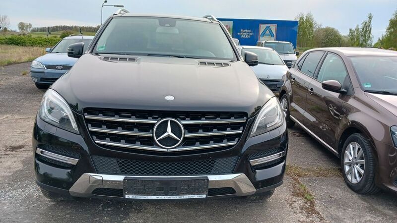 Schwarz Gebraucht 2012 Mercedes ML250 SUV | 11.900 € (Fairer Preis) - Bild 1/4
