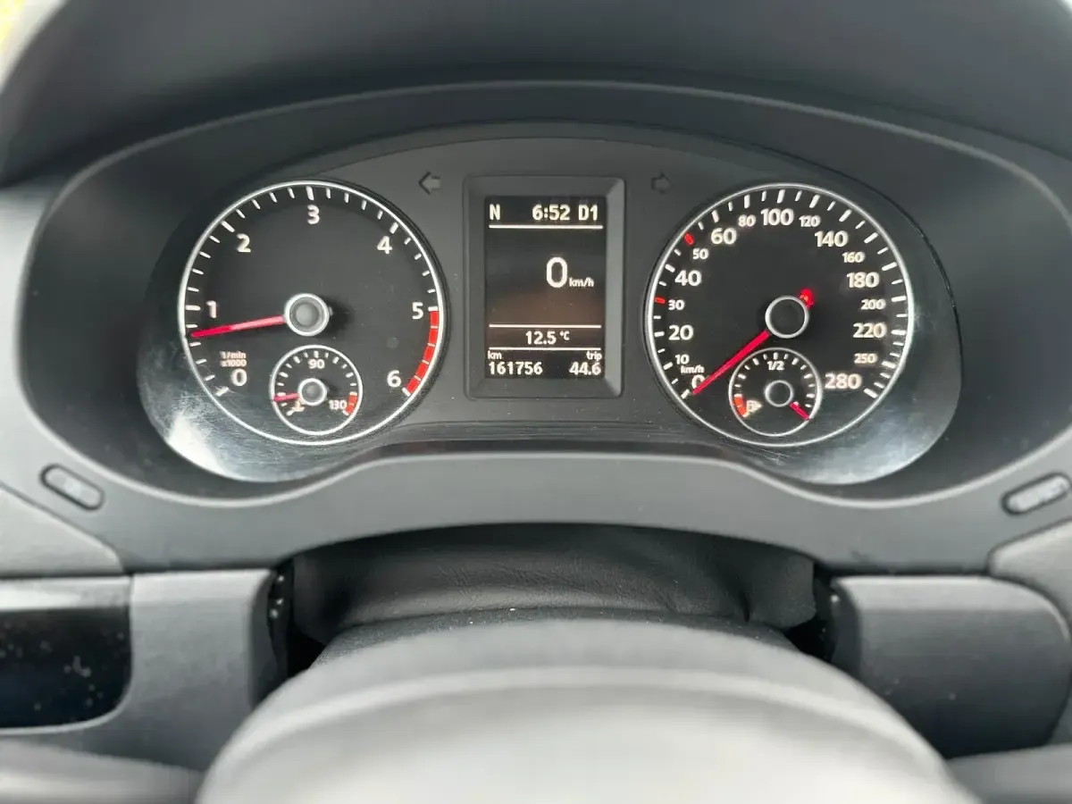 Gebraucht VW Jetta 150 PS (110 kW) 2011 Grau Limousine