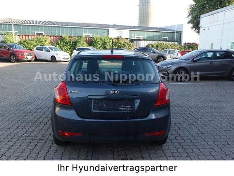 Second-hand Kia Ceed 90 CP (66 kW) 2011 Gri Hatchback