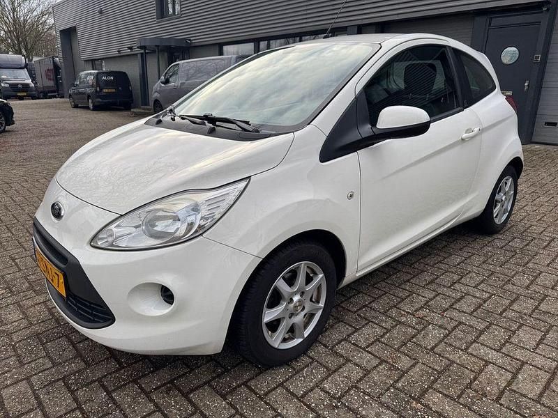 Weiß Gebraucht 2012 Ford Ka Cool & Sound Edition | 1.950 € (Fairer Preis) - Bild 1/4