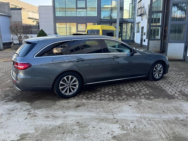 Gebraucht Mercedes E220 Avantgarde 194 PS (142 kW) 2019 Grau Kombi