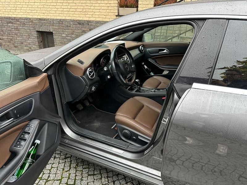 Gebraucht Mercedes CLA180 Shooting Brake Edition 122 PS (89 kW) 2018 Grau Kombi