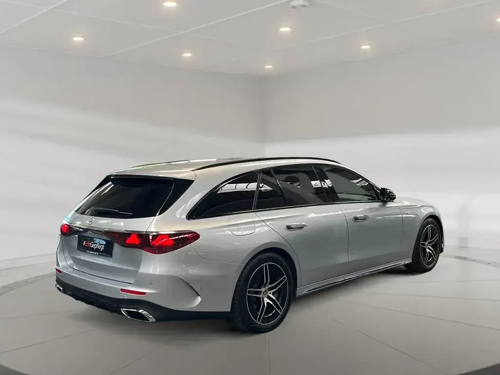 Gebraucht Mercedes E300 AMG 313 PS (230 kW) 2024 Metalliclack hightechsilber Kombi