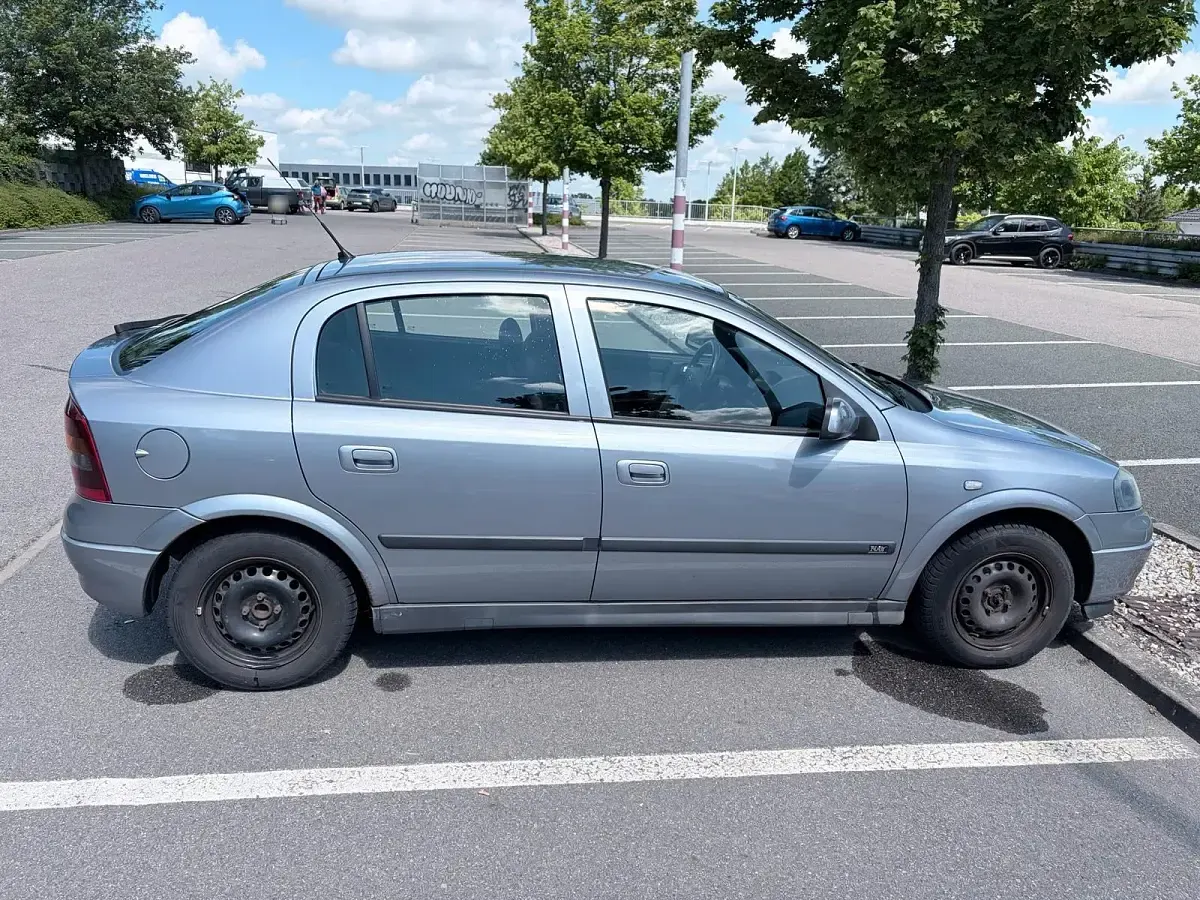 Gebraucht Opel Astra 101 PS (74 kW) 2003 Silber Kleinwagen