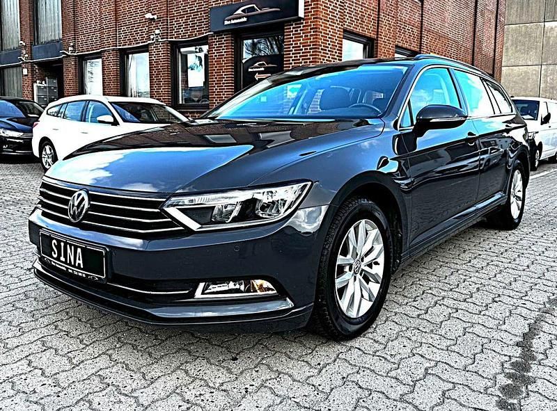 Gebraucht VW Passat 120 PS (88 kW) 2019 Grau Kombi