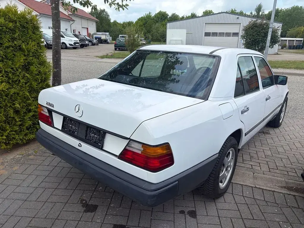 Gebraucht Mercedes 200 1987 Weiß Limousine