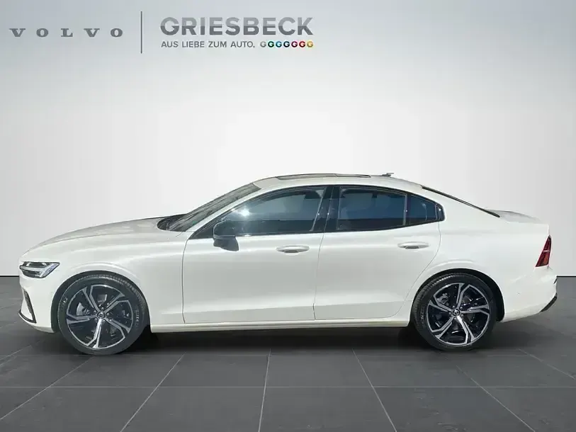 Gebraucht Volvo S60 Ultimate 250 PS (183 kW) 2023 Crystal white pearl / metallic Limousine
