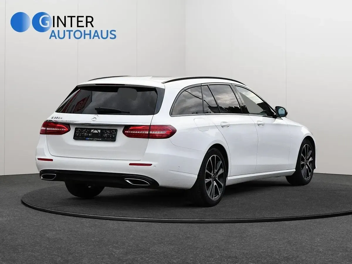 Gebraucht Mercedes E220 Avantgarde 200 PS (147 kW) 2022 Polarweiss Kombi
