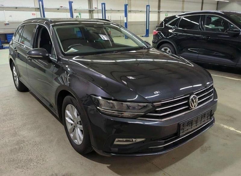 Grau Gebraucht 2020 VW Passat Business Kombi | 17.499 € (Fairer Preis) - Bild 1/4