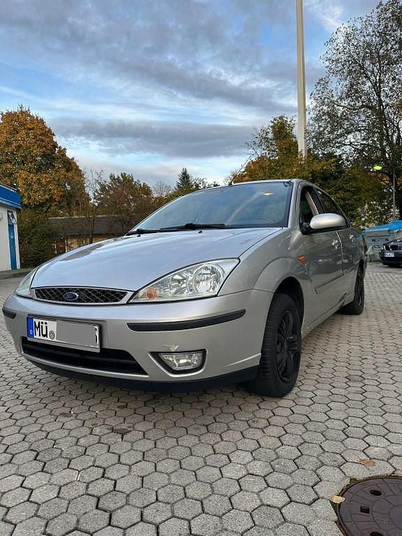 Silber Gebraucht 2004 Ford Focus Ghia Limousine | 700 € (Superpreis) - Bild 1/4