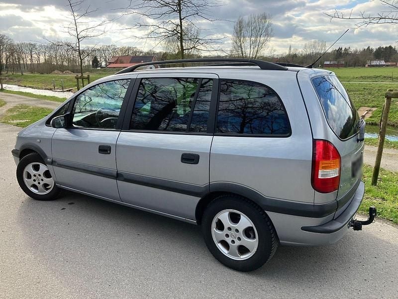 Gebraucht Opel Zafira 101 PS (74 kW) 2002 Grau Van / Kleinbus