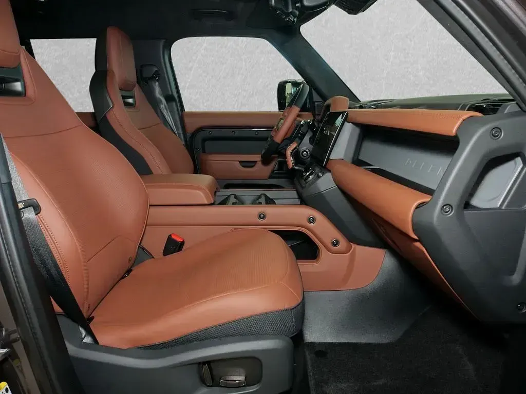 Ny Land Rover Defender 635 HK (467 kW) 2026 Grå SUV