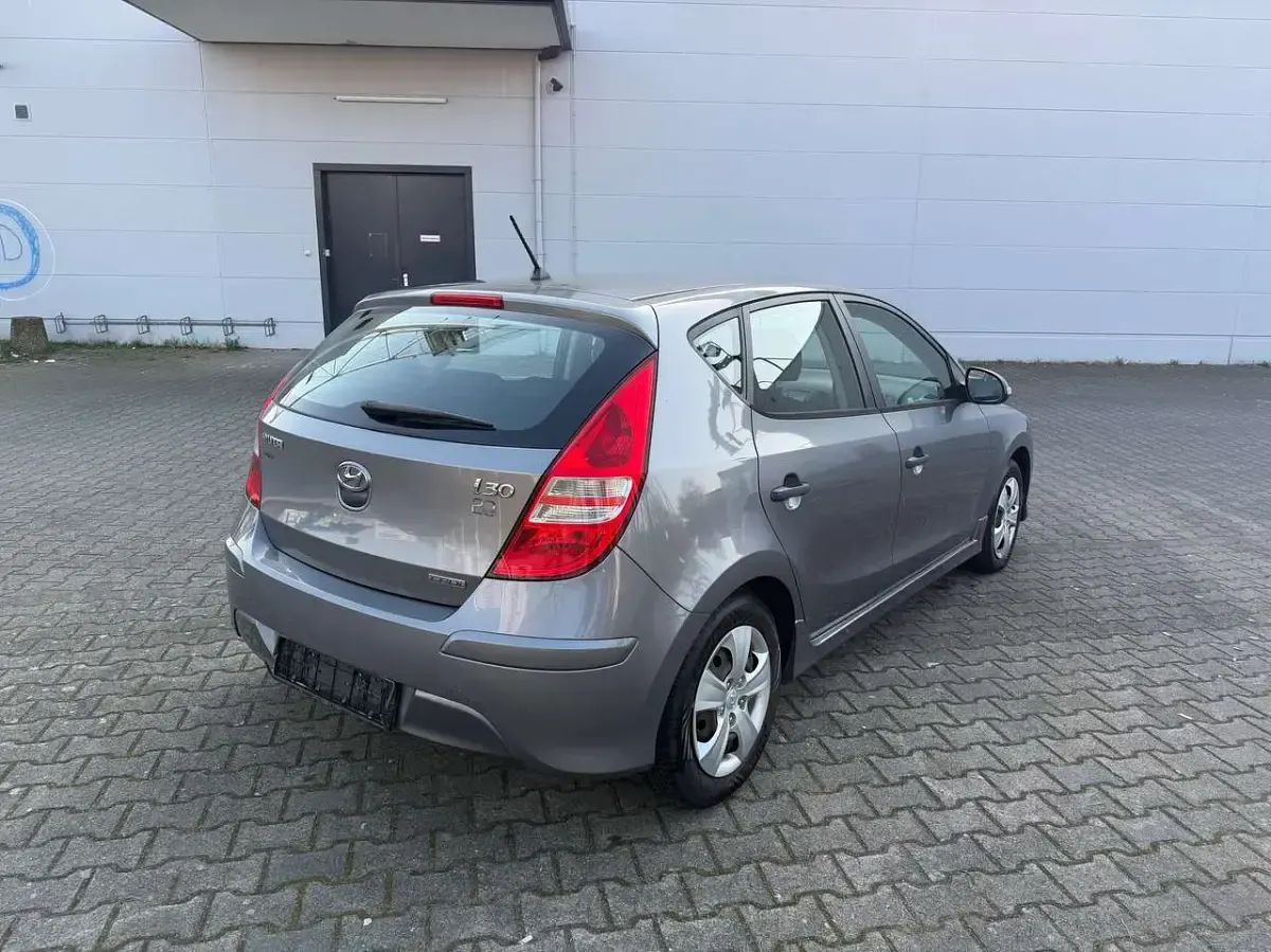 Gebraucht Hyundai i30 Edition 90 PS (66 kW) 2012 Grau Kombi