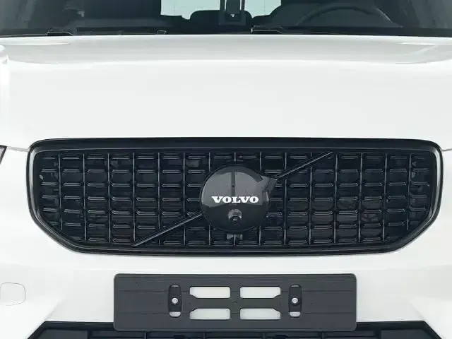 Gebraucht Volvo XC40 Plus 197 PS (144 kW) 2025 Weiß SUV
