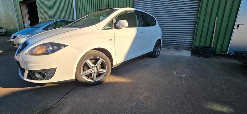 Gebraucht Seat Altea I-Tech 105 PS (77 kW) 2015 Weiß Limousine