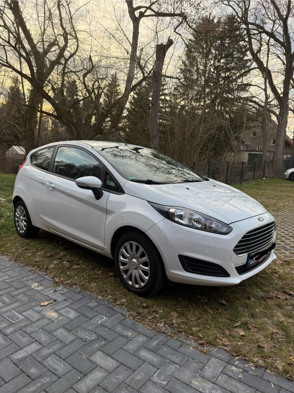 Weiß Gebraucht 2014 Ford Fiesta Trend Kleinwagen | 5.499 € (Guter Preis) - Bild 1/4