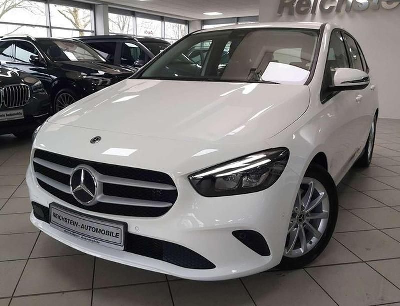 Weiß Gebraucht 2019 Mercedes B220 Van / Kleinbus | 23.980 € (Guter Preis) - Bild 1/4