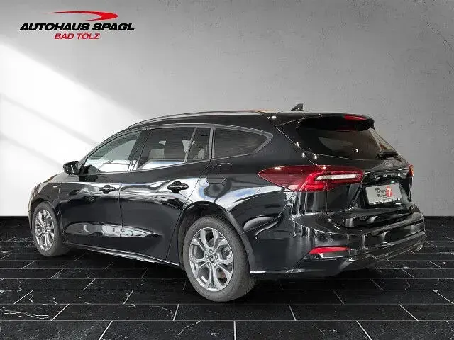 Gebraucht Ford Focus ST-Line 120 PS (88 kW) 2023 Obsidianschwarz (schwarz) Kombi