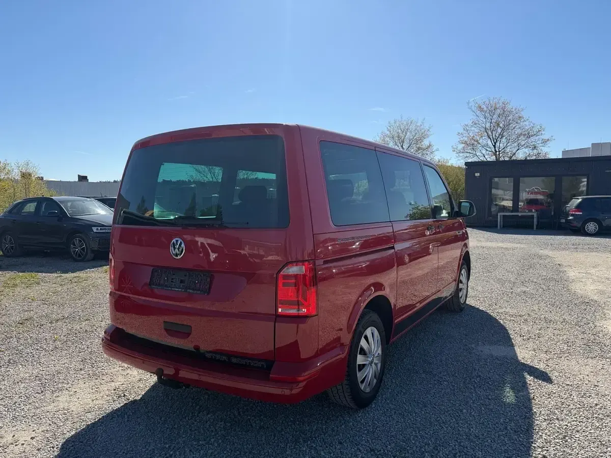 Gebraucht VW Multivan Trendline 150 PS (110 kW) 2018 Rot Van / Kleinbus
