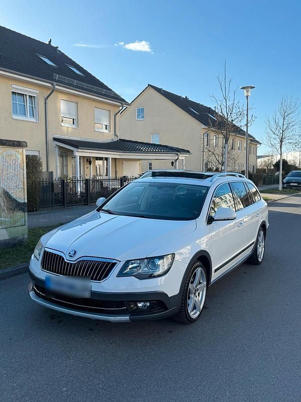 Gebraucht Skoda Superb 170 PS (125 kW) 2014 Weiß Kombi