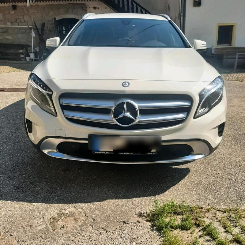 Weiß Gebraucht 2016 Mercedes GLA200 SUV | 15.950 € (Guter Preis) - Bild 1/4