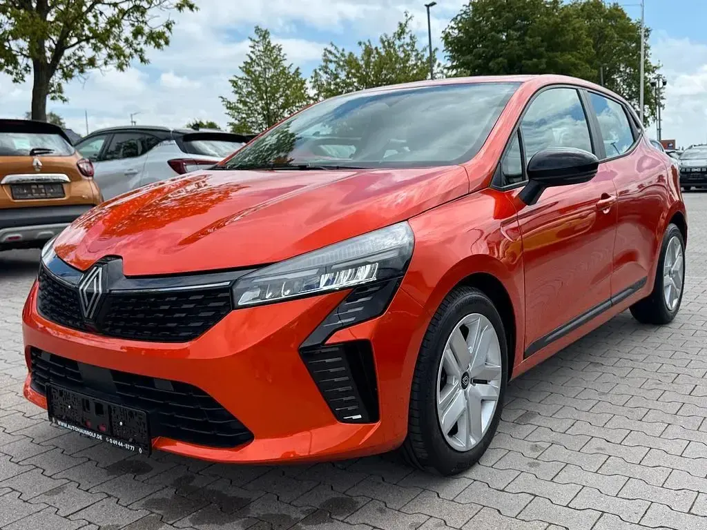 Używany Renault Clio V Evolution 91 KM (66 kW) 2025 Pomarańczowy Sedan/Limuzyna
