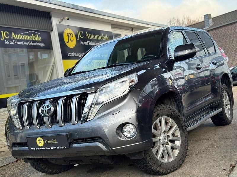 Grau Gebraucht 2016 Toyota Land Cruiser Executive SUV | 24.850 € (Superpreis) - Bild 1/4