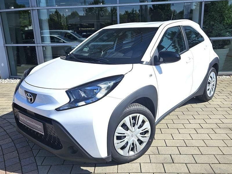 Weiß Gebraucht 2024 Toyota Aygo Business Edition Kleinwagen | 15.550 € (Guter Preis) - Bild 1/4