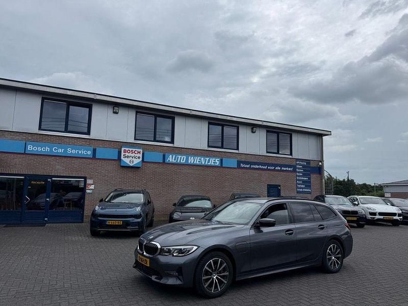 Gebraucht BMW 320e Executive 163 PS (119 kW) 2021 Grau Kombi