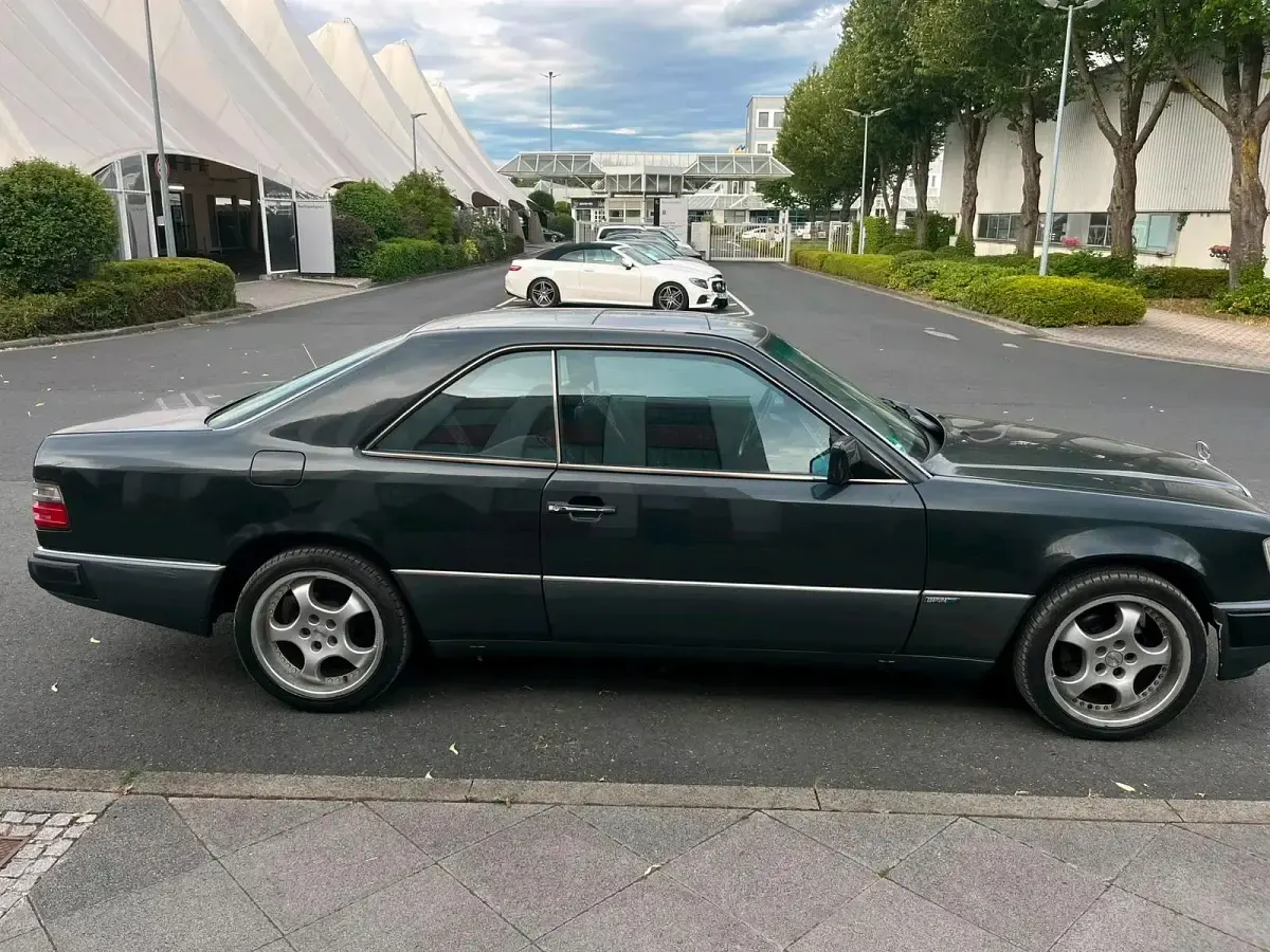 Gebraucht Mercedes 300 180 PS (132 kW) 1991 Schwarz Coupé