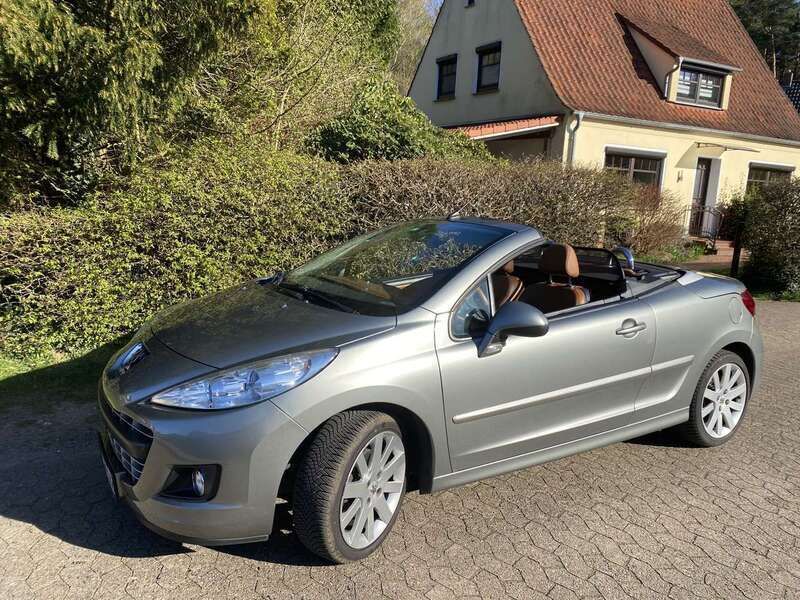 Grau Gebraucht 2009 Peugeot 207 CC Platinum Cabrio | 5.500 € (Etwas zu teuer) - Bild 1/4