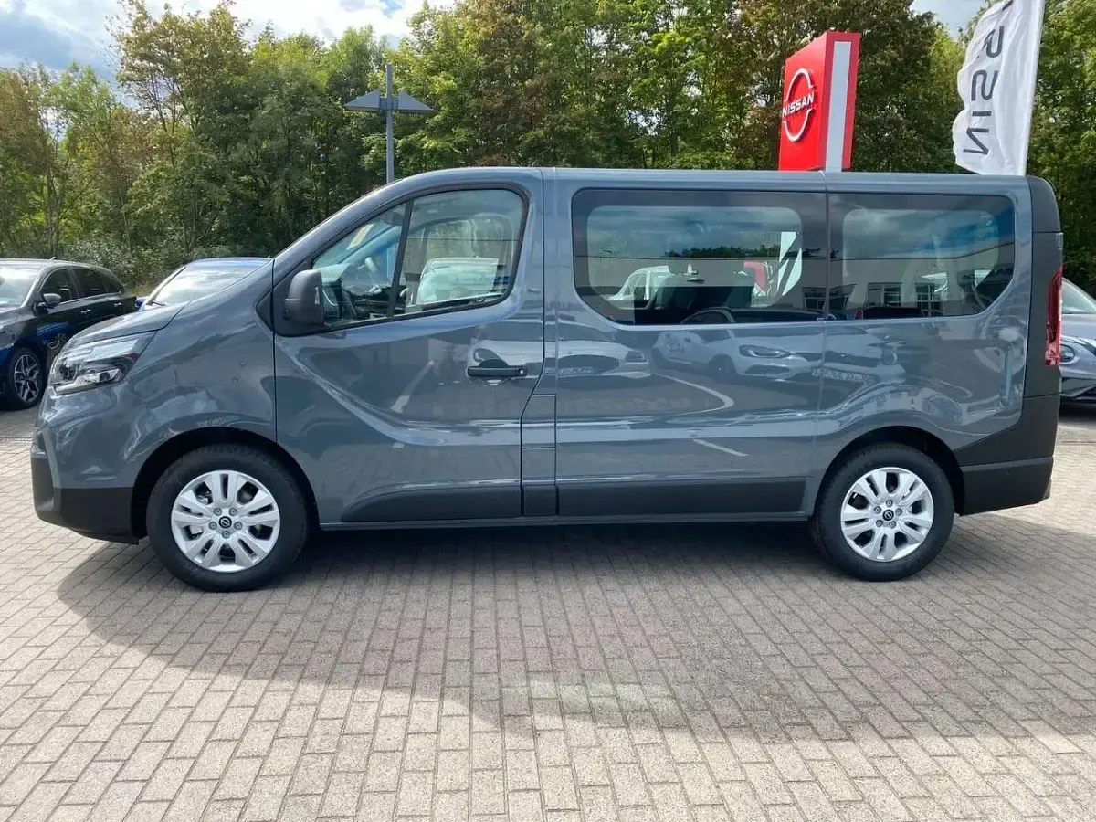 Neu Nissan Primastar N-Connecta 150 PS (110 kW) 2025 Urban grau Van / Kleinbus