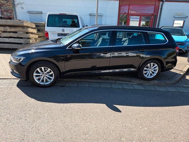 Gebraucht VW Passat Comfortline 150 PS (110 kW) 2017 Schwarz Limousine