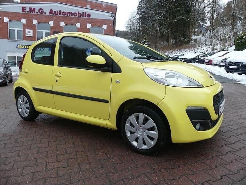 Gebraucht Peugeot 107 68 PS (50 kW) 2013 Gelb Kleinwagen