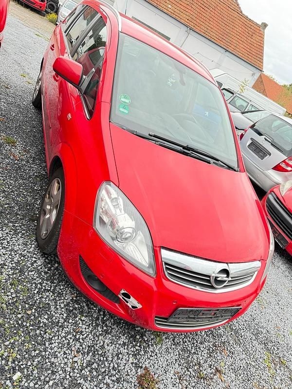 Gebraucht Opel Zafira 125 PS (91 kW) 2012 Rot Van / Kleinbus