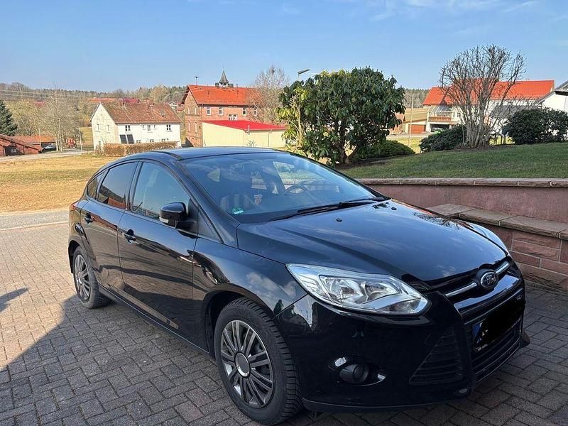Schwarz Gebraucht 2011 Ford Focus Titanium Limousine | 3.490 € (Guter Preis) - Bild 1/4