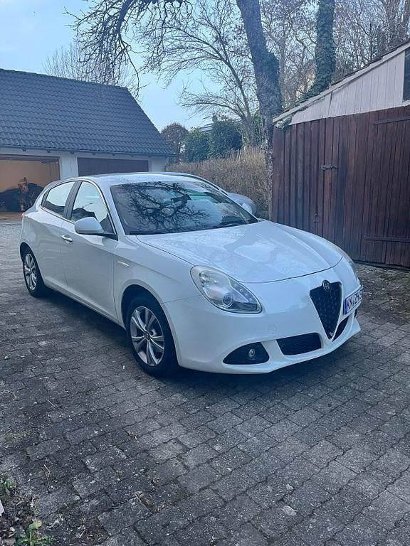 Gebraucht Alfa Romeo Giulietta 105 PS (77 kW) 2012 Weiß Kleinwagen