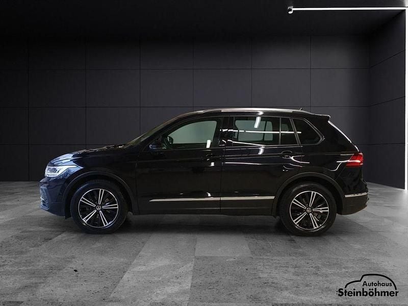 Gebraucht VW Tiguan Active 150 PS (110 kW) 2021 Deep black perleffekt (schwarz) SUV