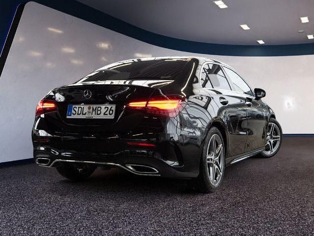 Gebraucht Mercedes A180 AMG line 136 PS (100 kW) 2024 Schwarz Limousine