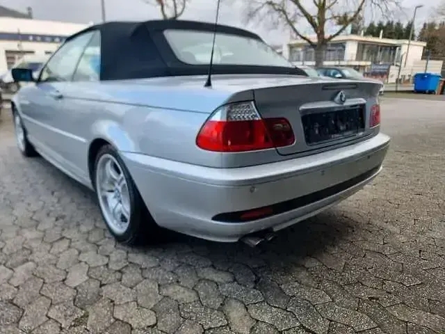 Gebraucht BMW 325 Cabriolet 192 PS (141 kW) 2004 Titansilber metallic Cabrio