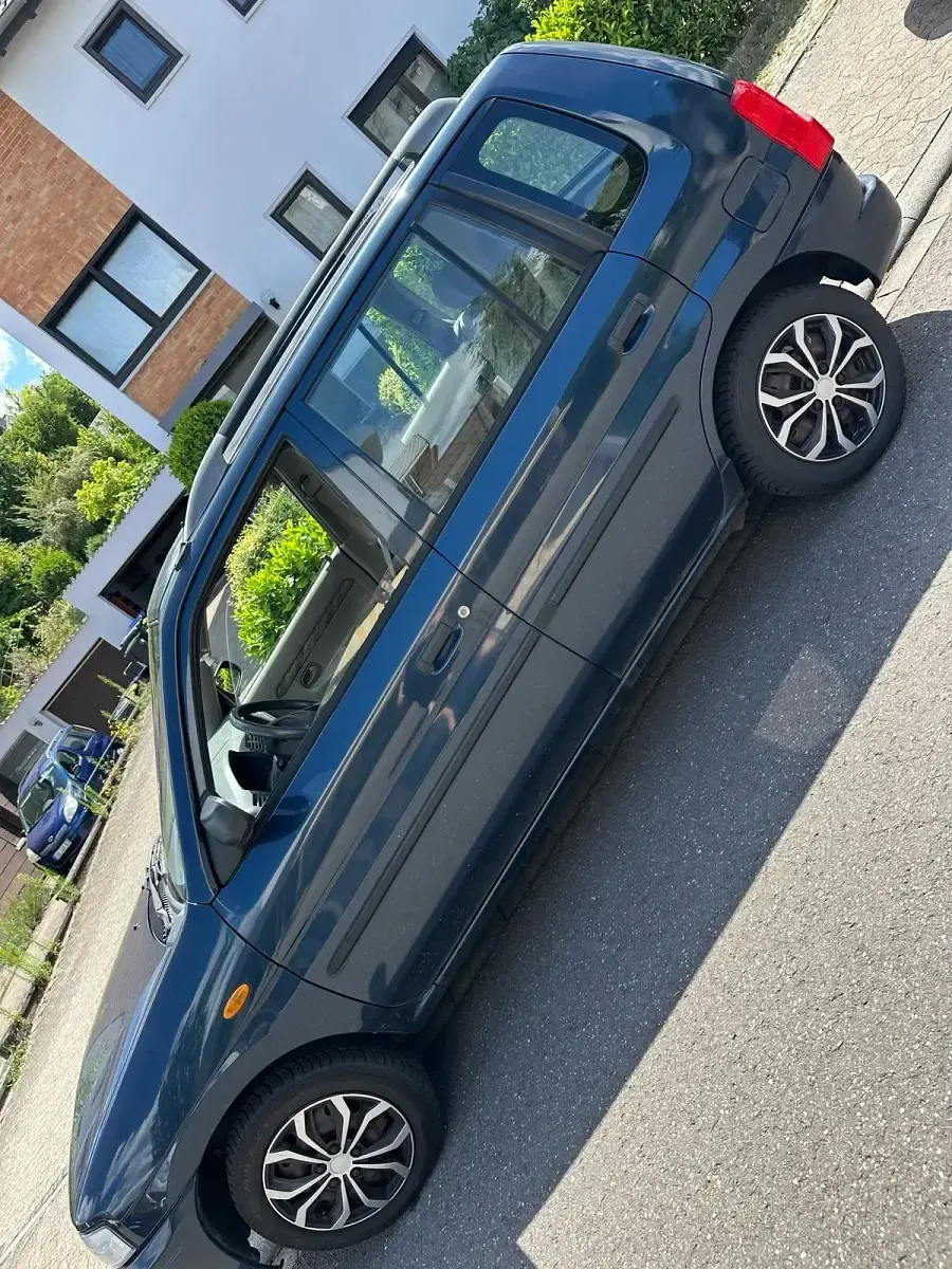 Gebraucht Mazda Demio 72 PS (52 kW) 1998 Blau Kleinwagen
