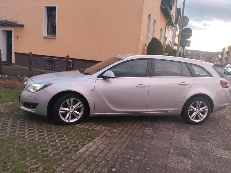 Gebraucht Opel Insignia 140 PS (102 kW) 2015 Silber Kombi