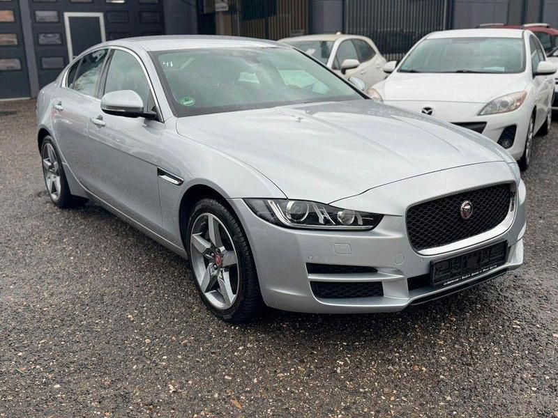 Gebraucht Jaguar XE Prestige 179 PS (131 kW) 2017 Silber Limousine