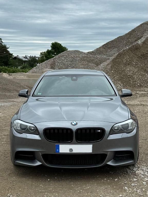 Silber Gebraucht 2013 BMW 525 M Sport Limousine | 10.900 € (Fairer Preis) - Bild 1/4