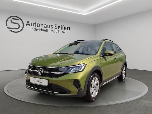 Visual green metallic (metallic) Gebraucht 2024 VW Taigo Life SUV | 20.950 € (Fairer Preis) - Bild 1/4