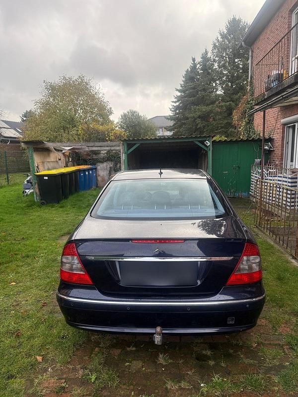 Gebraucht Mercedes E200 135 PS (99 kW) 2007 Blau Limousine