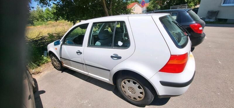Weiß Gebraucht 1998 VW Golf IV Kleinwagen | 300 € (Superpreis) - Bild 1/4
