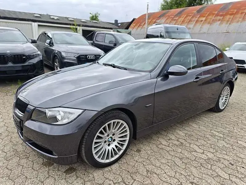 Gebraucht BMW 318 129 PS (94 kW) 2007 Grau Limousine